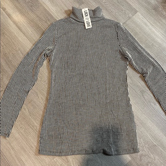 Gorgeous NWT Top - Picture 6 of 11